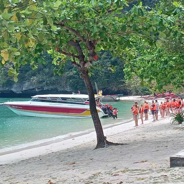 full-day-tour-Angthong-National-Marine-Park-speedboat