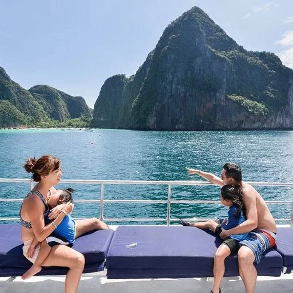 full-day-trip-premium-phi-phi-island-khai-island-by-catamaran-3