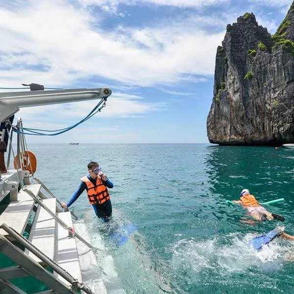 full-day-trip-premium-phi-phi-island-khai-island-by-catamaran-6