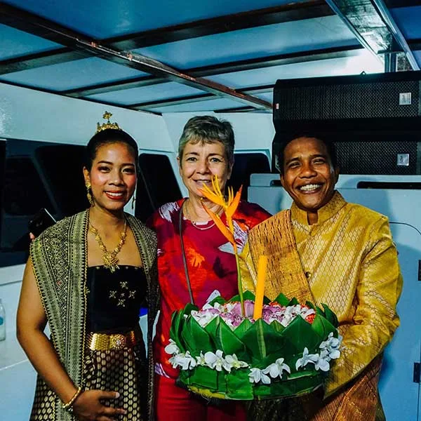 making-loi-kratong-with-john-gray-tour making-loi-kratong-with-john-gray-tour