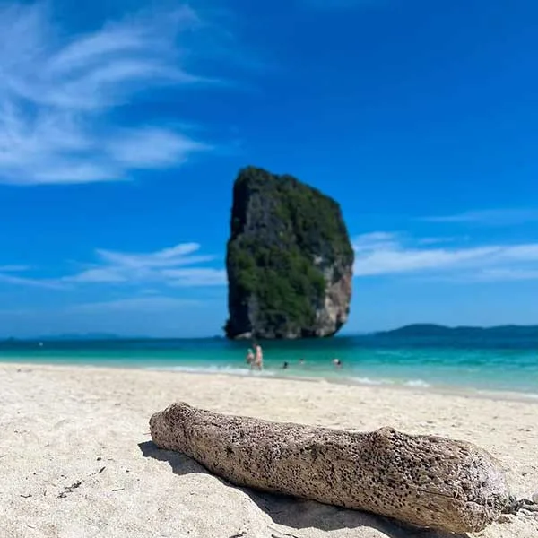 premium-speedboat-tour-krabi-4-islands-Podah-Chicken-Tub-islands-2
