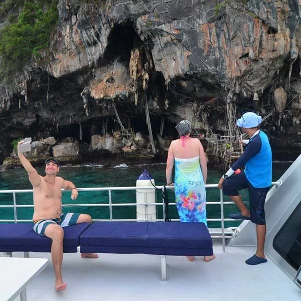 sawasdee-phi-phi-islands-khai-nok-island-premium-catamaran-phuket-3