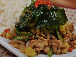 phuket-kathu-thai-cooking-school-minced-chicken-with-spicy-basil