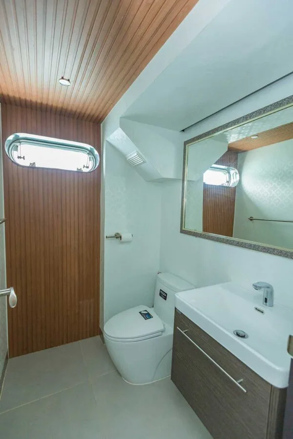 bathroom-on-luxury-yacht-catamaran-andaman-passion bathroom-on-luxury-yacht-catamaran-andaman-passion
