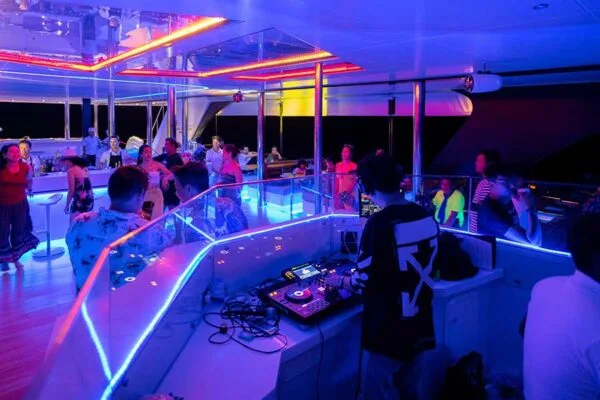 luxury-yacht-catamaran-party-boat-tour-phuket luxury-yacht-catamaran-party-boat-tour-phuket