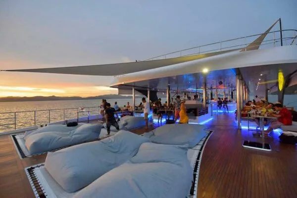sun-bath-luxury-boat-yacht-catamaran-phuket sun-bath-luxury-boat-yacht-catamaran-phuket