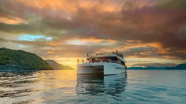 yacht-catamaran-two-floor-luxury-boat-phuket yacht-catamaran-two-floor-luxury-boat-phuket