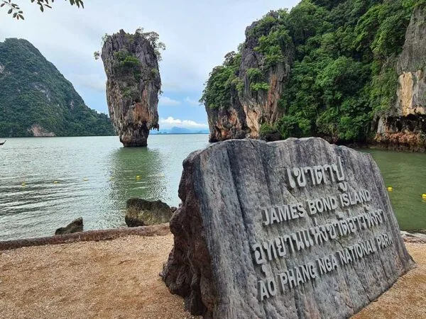 james-bond-private-tour-long-tail-boat
