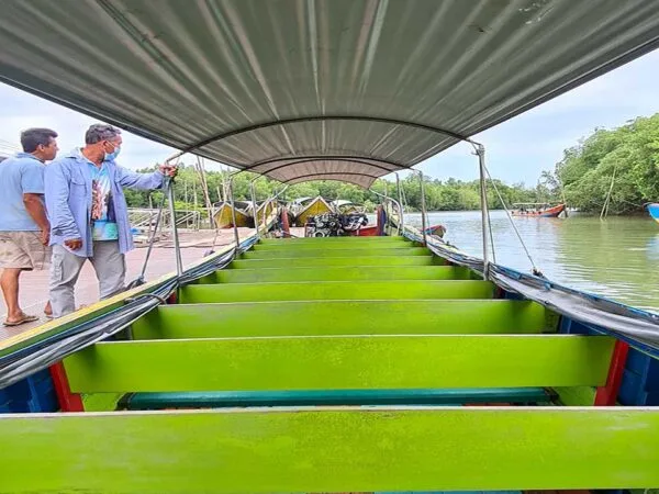 surakul-pier-rent-long-tail-boat