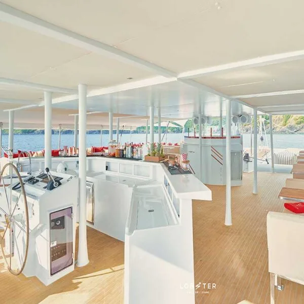 dj-music-party-dance-on-lobster-yacht dj-music-party-dance-on-lobster-yacht