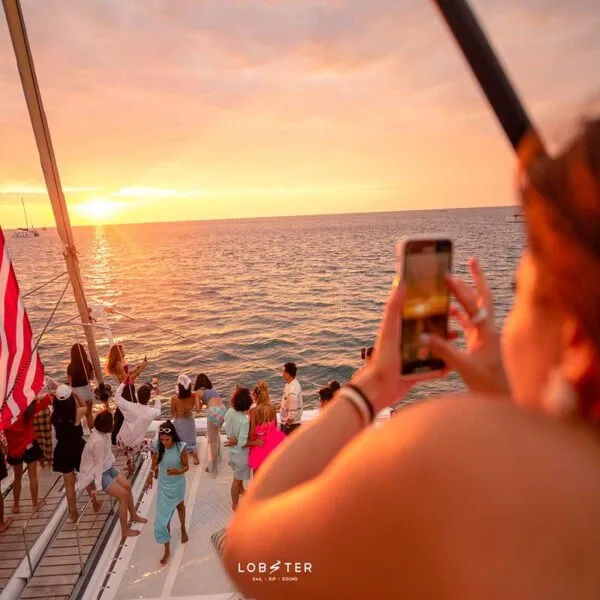 sunset-promthep-cape-tour-luxury-catamaran-lobster-yacht sunset-promthep-cape-tour-luxury-catamaran-lobster-yacht