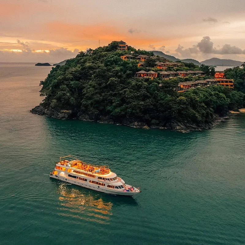 Phuket-sunset-dinner-cruise-romantic-trip-big-boat-3