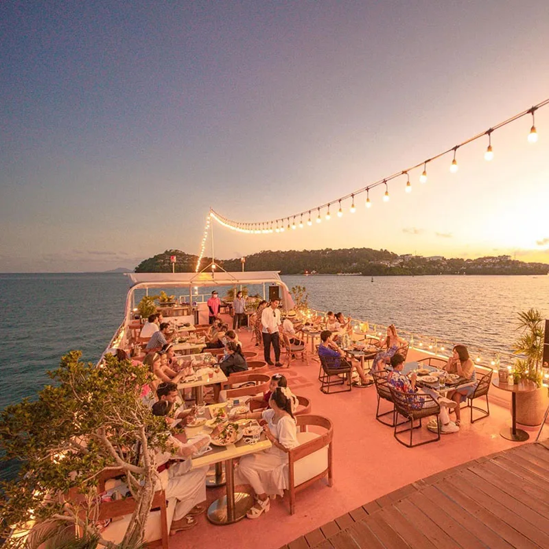 Phuket-sunset-dinner-cruise-romantic-trip-big-boat
