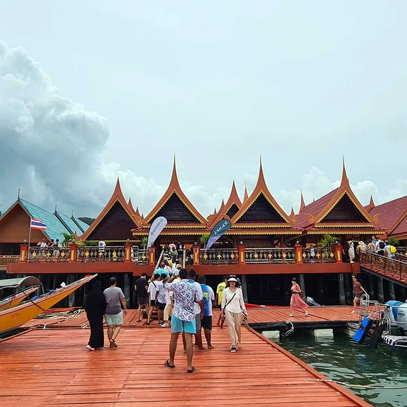 Phuket-premium-speedboat-tours-James-Bond-island-Panyee-Village