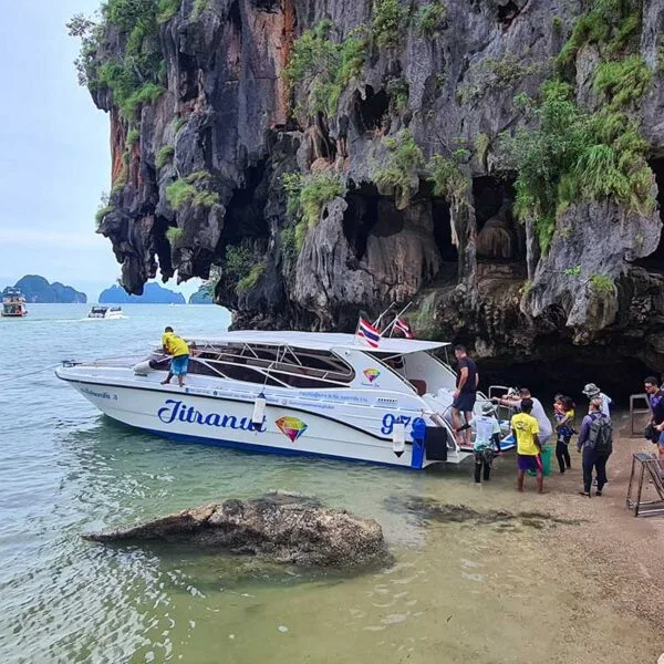Phuket-premium-speedboat-tours-James-Bond-island-canoeing