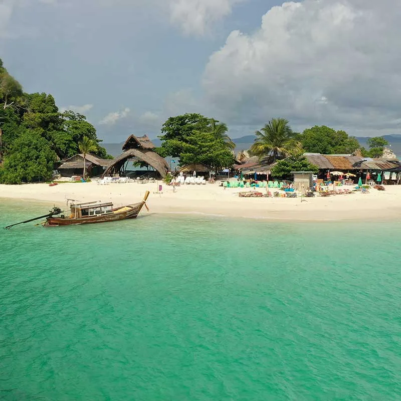 Phuket-luxury-longtail-boat-charter-for-rent