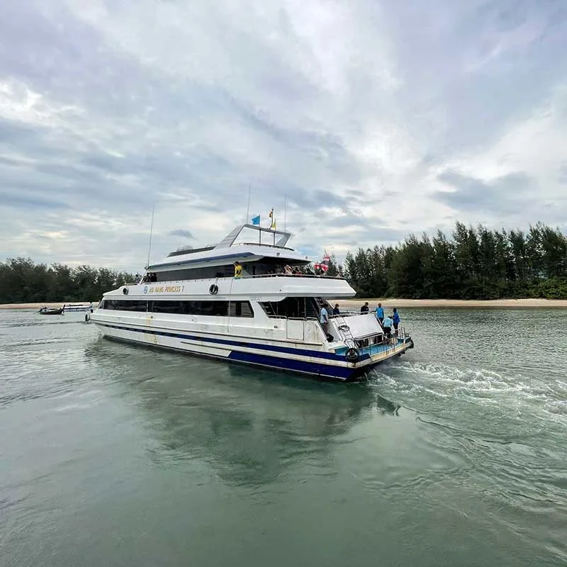 Phuket-ferry-boat-travel-to-Krabi-Ao-nang