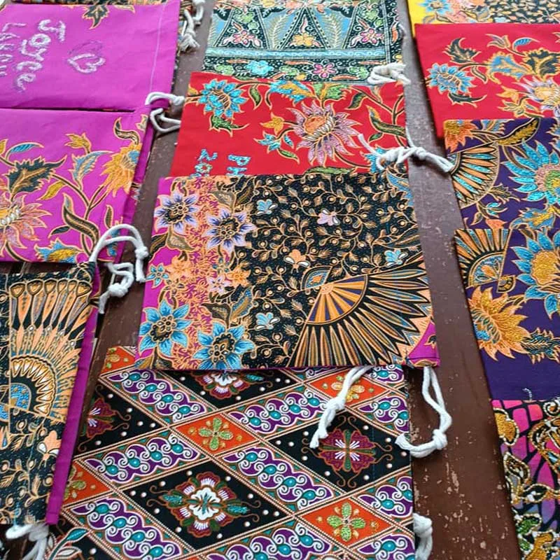 half-day-tour-Phuket-paint-your-own-Batik half-day-tour-Phuket-paint-your-own-Batik