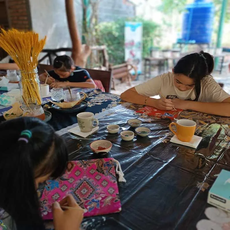 painting-Batik-local-tour-Phuket-community-based-tourism painting-Batik-local-tour-Phuket-community-based-tourism