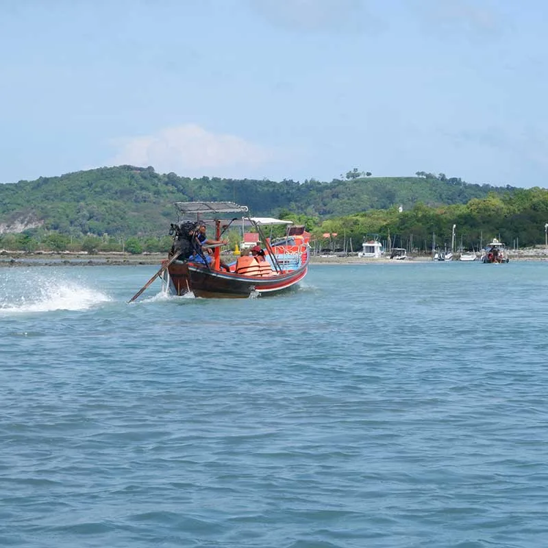 rent-private-longtail-boat-tour-koh-samui-koh-tan-pig-island-2