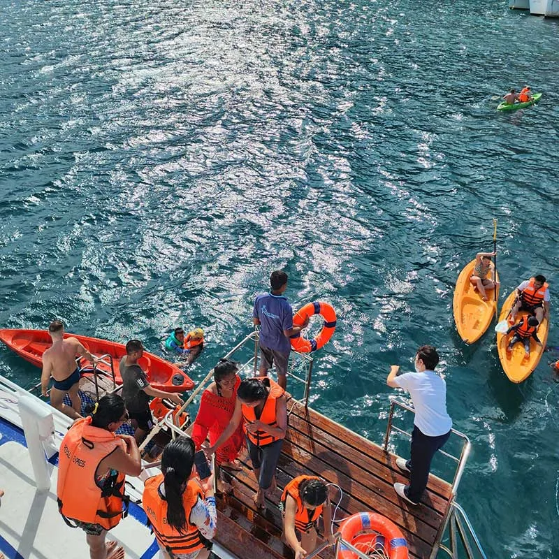 snorkeling-kayaking-activities-Coral-island-afternoon-tour