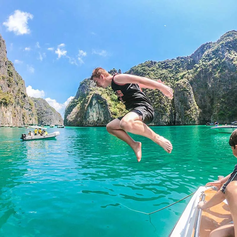 Daily-Tour-Phi-Phi-Islands-Maya-Bay-Bamboo-Island-By-Speedboat