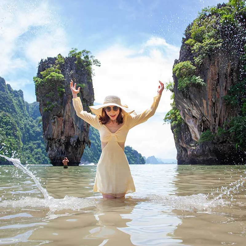James-Bond-Khao-Tapu-Khao-Pingkan-Phang-Nga-Bay-canoe-2