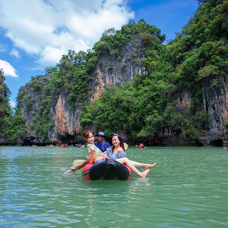 James-Bond-Khao-Tapu-Khao-Pingkan-Phang-Nga-Bay-canoe-sunset