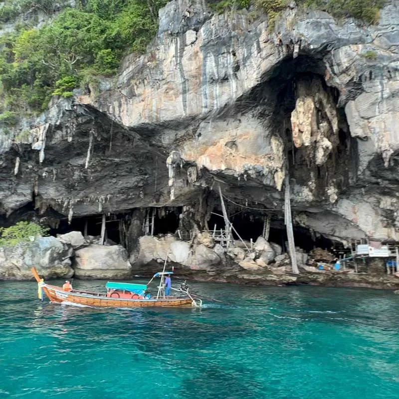 Luxury-Speed-Catamaran-tour-Phi-Phi-islands-Viking-cave Luxury-Speed-Catamaran-tour-Phi-Phi-islands-Viking-cave