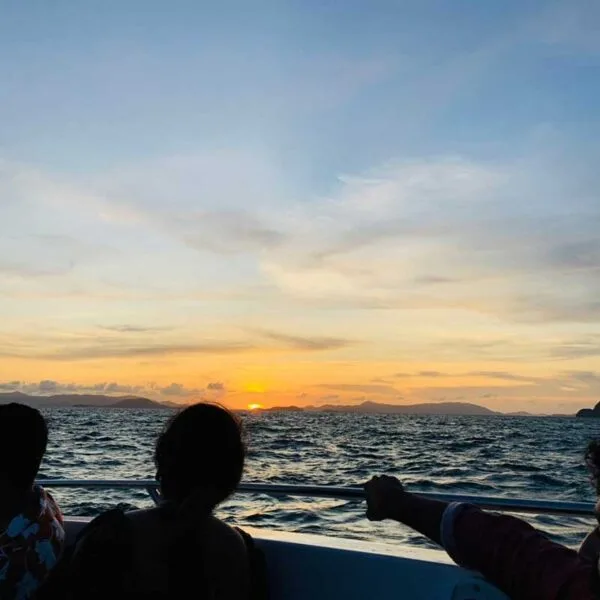 Phuket-Phi-Phi-Island-tour-half-day-sunset-khai-island-3