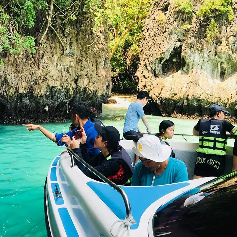 Phuket-Royal-Marina-Pier-premium-speedboat-tours-Phi-Phi-4 Phuket-Royal-Marina-Pier-premium-speedboat-tours-Phi-Phi-4