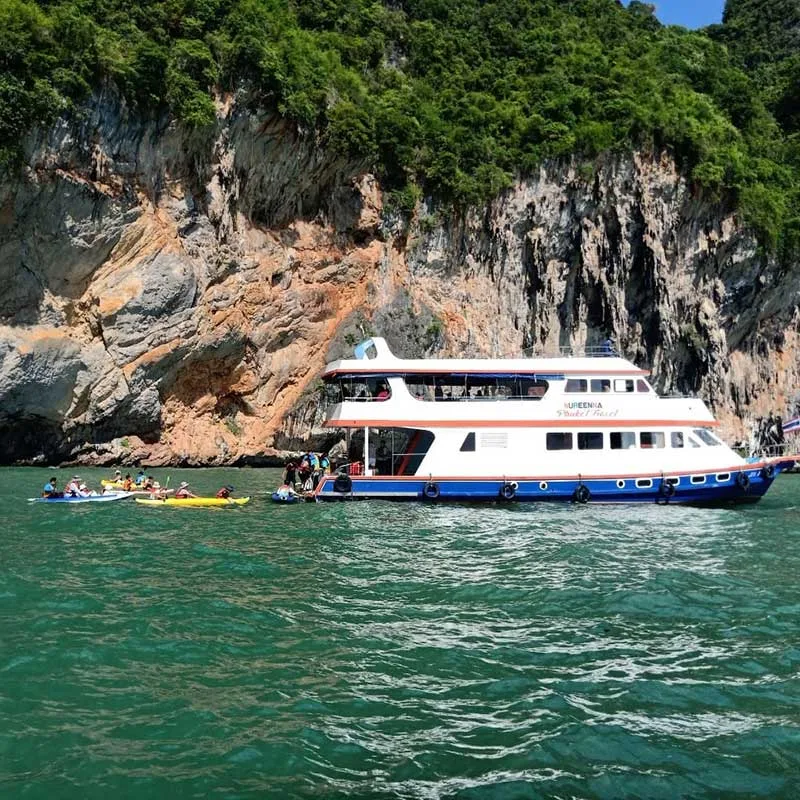 big-boat-tour-Phuket-Phang-nga-bay-James-Bond-island-canoe