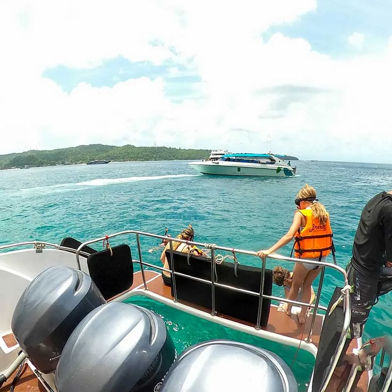 speedboat-trip-Phuket-daily-Phi-Phi-Maya-Bay-Bamboo-islands-3