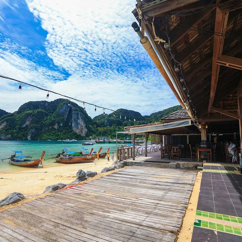 Phi-Phi-island-restaurant-join-tour-premium-speedboat-2