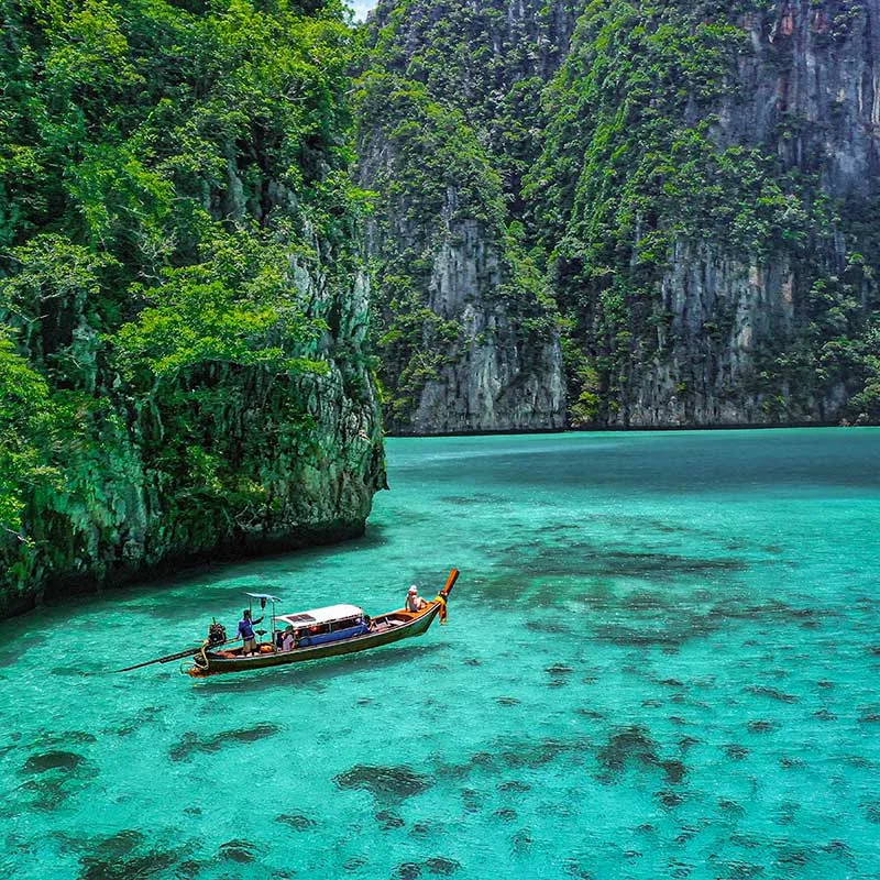 Pileh-lagoon-Phi-Phi-island-trip-premium-speedboat-Phuket-2