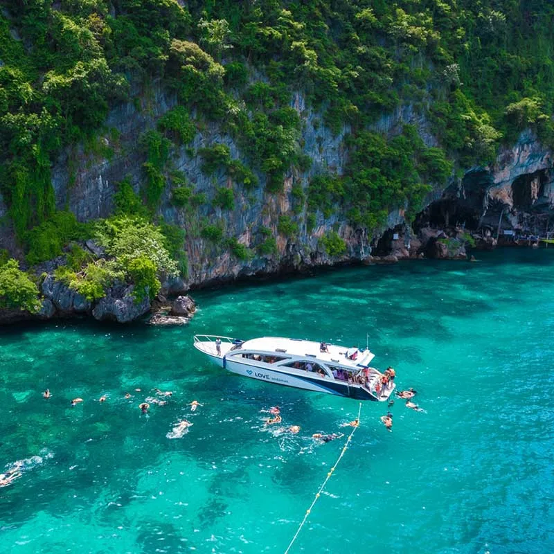 day-trip-phi-phi-maya-peleh-lagoon-premium-speedboat
