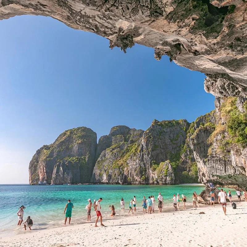 Day-trip-Phi-Phi-Maya-Bay-Phuket-premium-catamaran-5