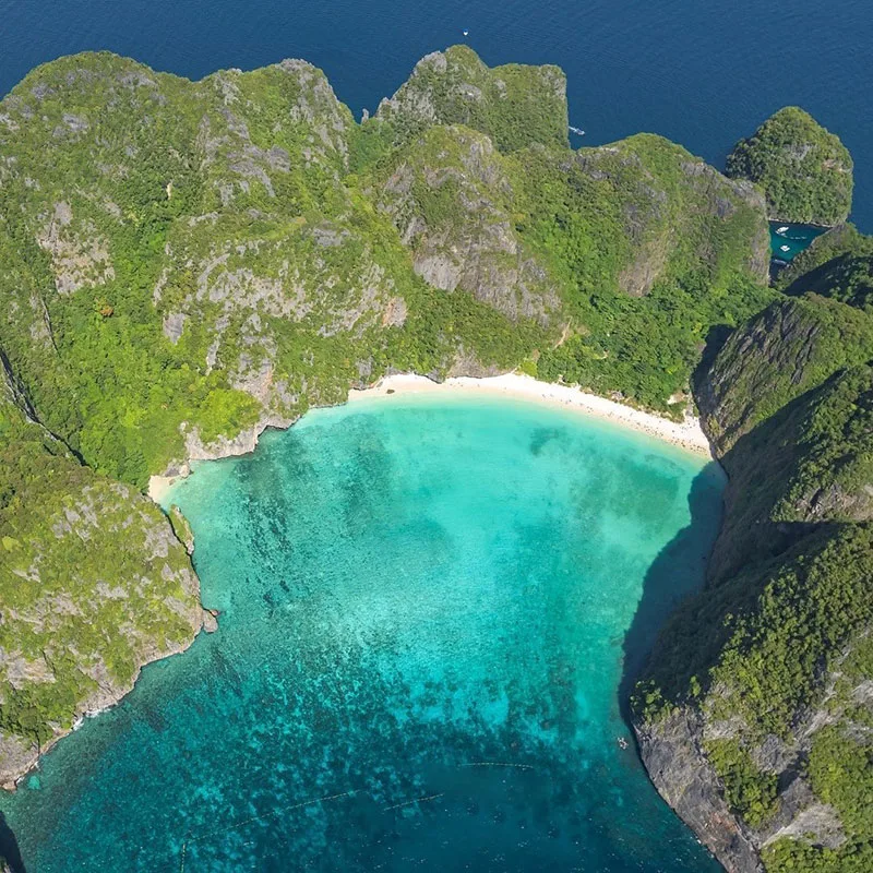 Day-trip-Phi-Phi-Maya-Bay-Phuket-premium-catamaran
