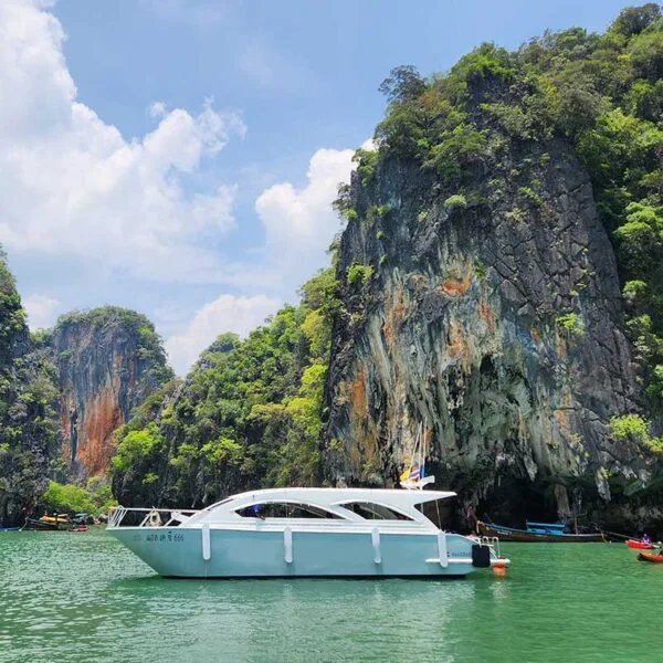 Phuket-Luxury-Speed-Catamaran-James-Bond-Island