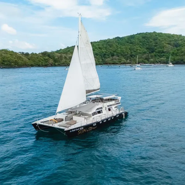 Sunwind-luxury-sailing-yacht-catamaran-james-bond-tour