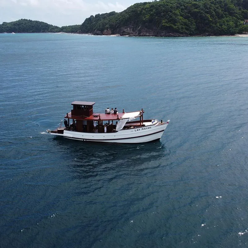Private-Luxury-Premium-Wooden-Boat-Rental-Phuket-Islands-10