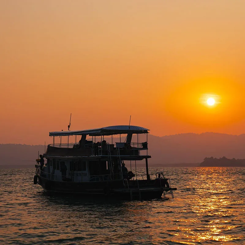 Phuket-Private-Sunset-&-Night-Squid-Fishing-Naka-Noi-Island-11