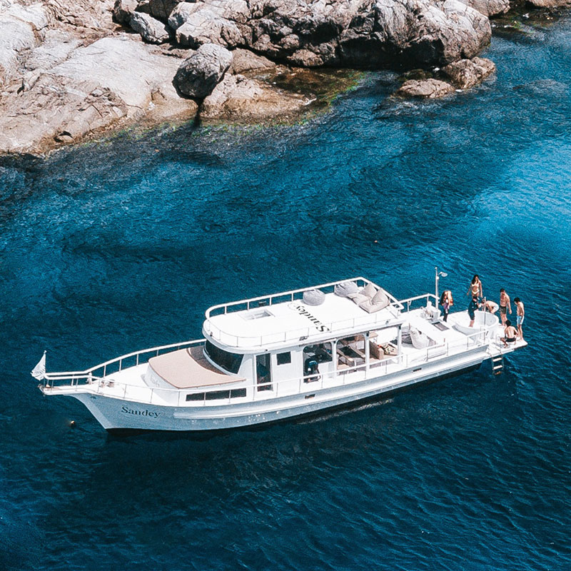 Charter-Phuket-Luxury-White-Vintage-Boat-Sandey-8 Charter-Phuket-Luxury-White-Vintage-Boat-Sandey-8