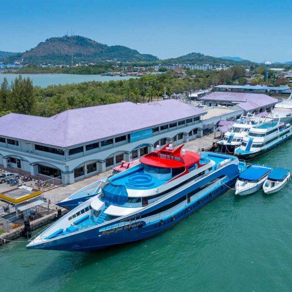 Phuket-Day-Trip-Phi-Phi-Island-by-Premium-Ferry