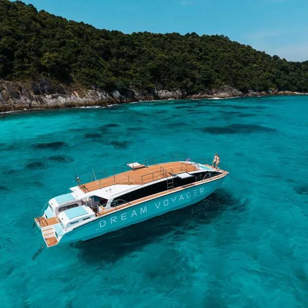 Luxury-Phuket-Catamaran-Tour-Phi-Phi-Maya-Bamboo-Maiton