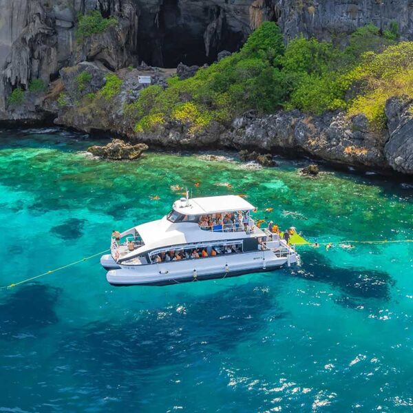 Phuket-Premium-Yacht-Catamaran-Trip-Phi-Phi-Maya-Khai